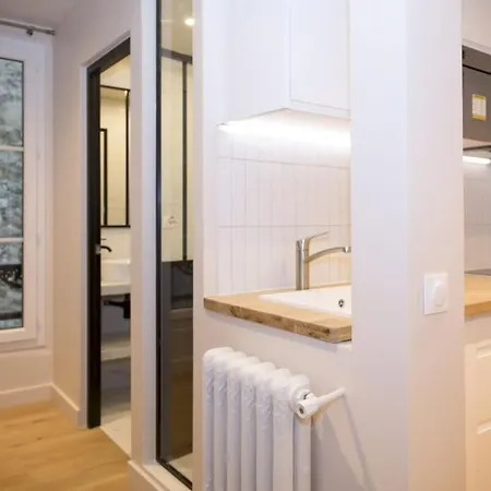 Daire Studio Fonctionnel Et Moderne Place Clichy - 2p Paris