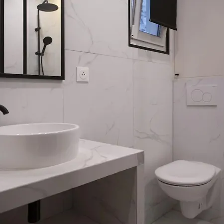 Daire Studio Fonctionnel Et Moderne Place Clichy - 2p