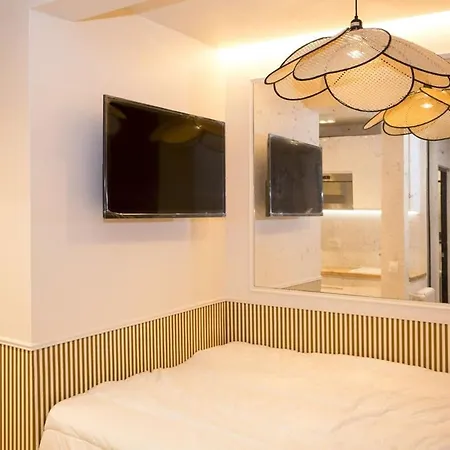 Daire Studio Fonctionnel Et Moderne Place Clichy - 2p