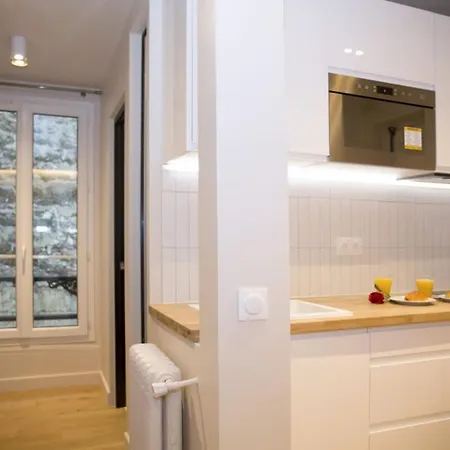 Daire Studio Fonctionnel Et Moderne Place Clichy - 2p Paris